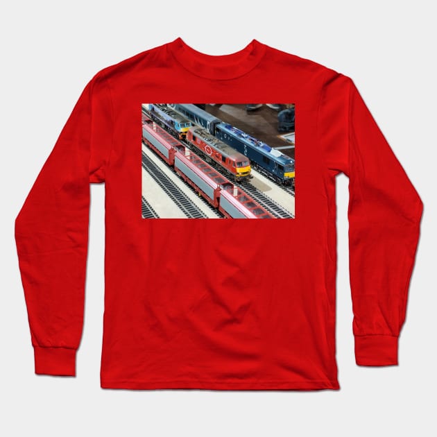 DB90s - Christine and Malcolm @MT3 Long Sleeve T-Shirt by Red is the colour